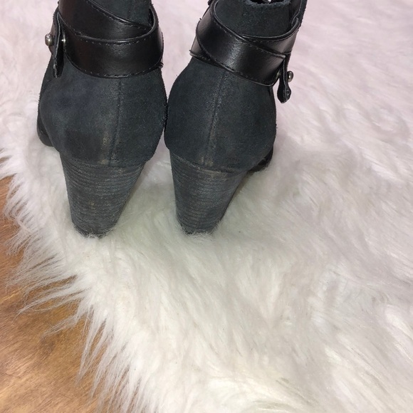 Crown Vintage sz 7 1/2 suede leather black booties - Picture 9 of 9